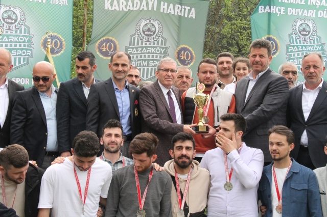 Pazarköy Eğitimspor şampiyonluk kupasını aldı