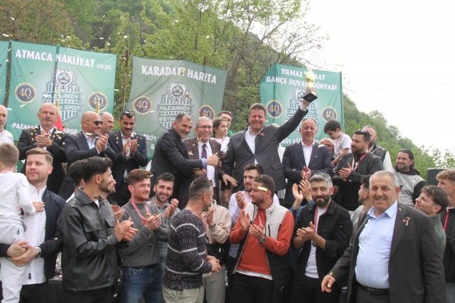 Pazarköy Eğitimspor şampiyonluk kupasını aldı