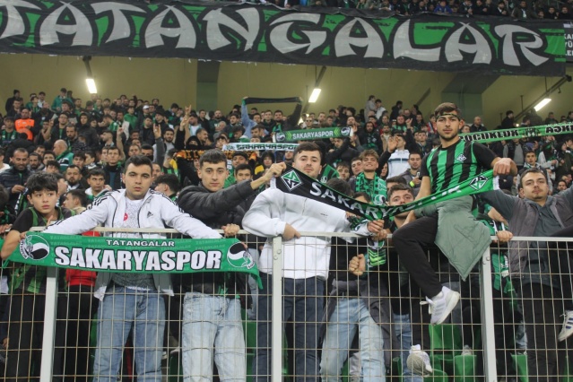 Sakaryaspor-Kocaelispor maçı fotoğrafları
