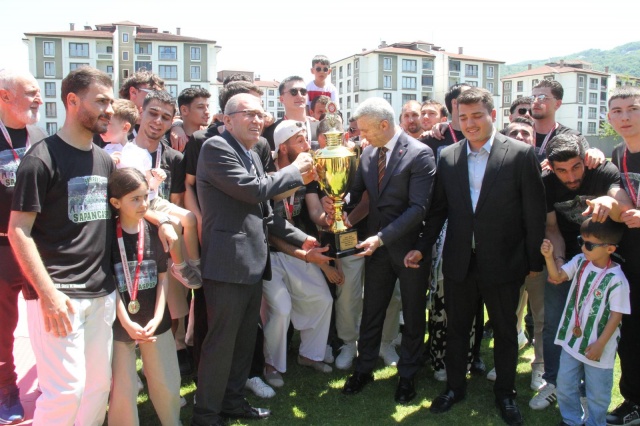 Sapancaspor kupasına kavuştu