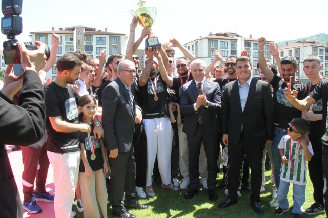 Sapancaspor kupasına kavuştu