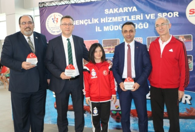 Küçükler Yüzme İl Birinciliği başladı