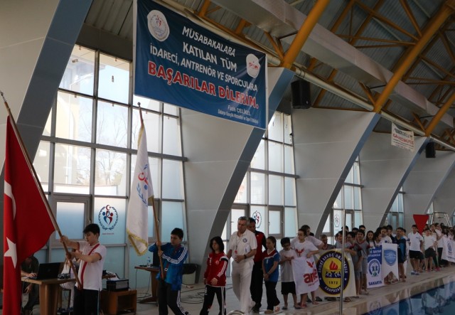 Küçükler Yüzme İl Birinciliği başladı