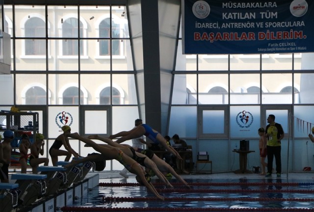 Küçükler Yüzme İl Birinciliği başladı