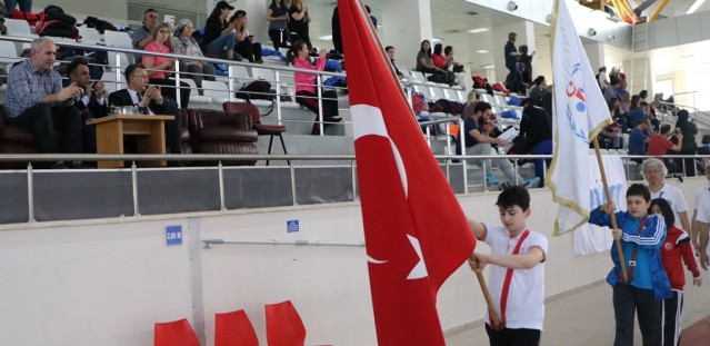 Küçükler Yüzme İl Birinciliği başladı