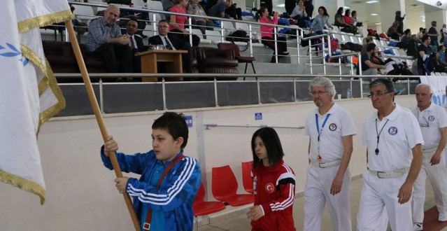 Küçükler Yüzme İl Birinciliği başladı