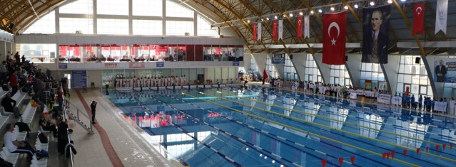 Küçükler Yüzme İl Birinciliği başladı