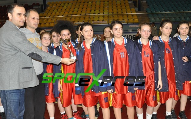 Yıldız Kızlarda Adapazarı Belediye Şampiyon