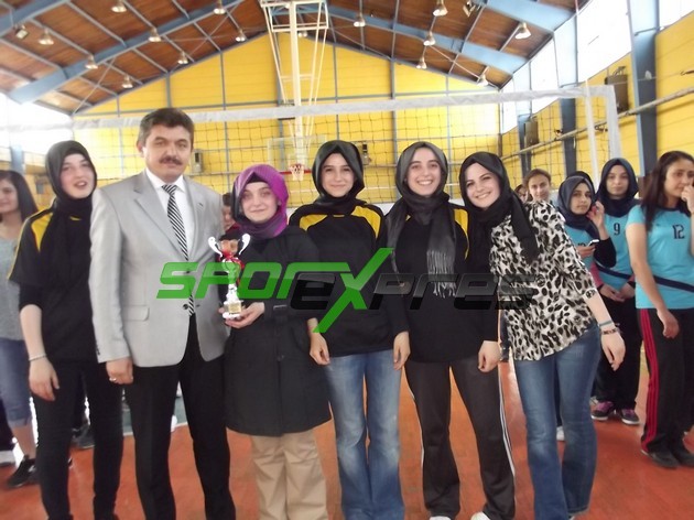 Akyazı Liseler Voleybol turnuvası sona erdi