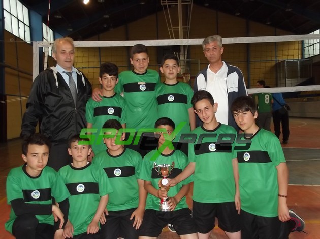 Voleybol Turnuvasının galibi Ali Altıparmak Ortaokulu