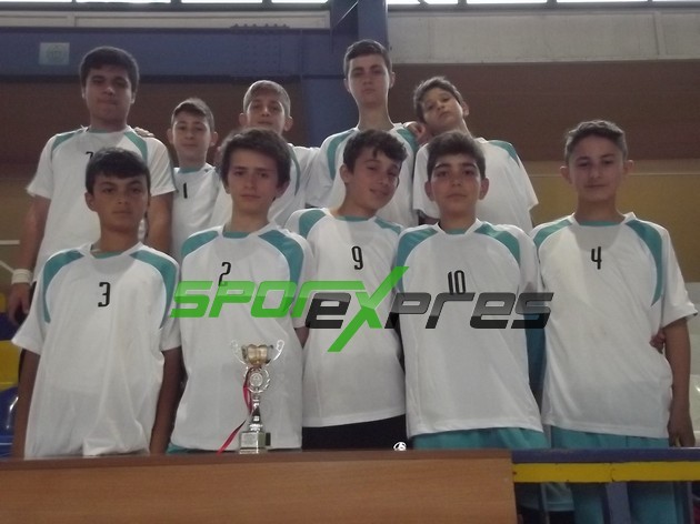 Voleybol Turnuvasının galibi Ali Altıparmak Ortaokulu