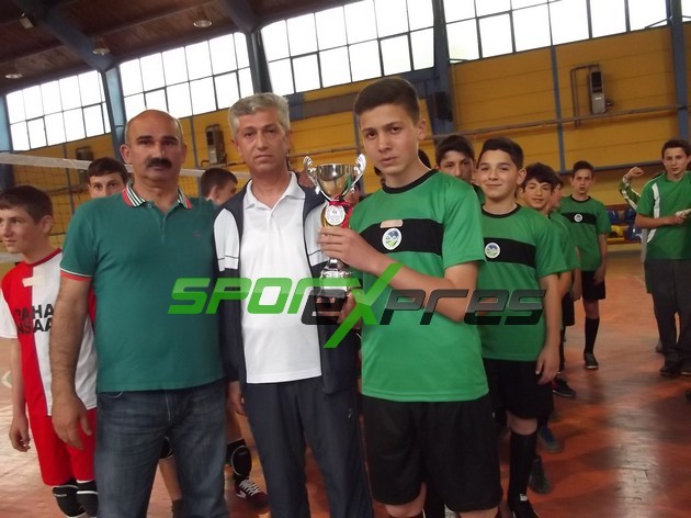 Voleybol Turnuvasının galibi Ali Altıparmak Ortaokulu
