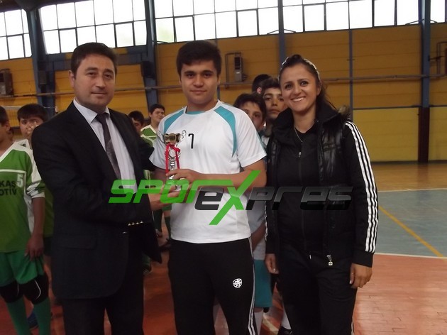 Voleybol Turnuvasının galibi Ali Altıparmak Ortaokulu