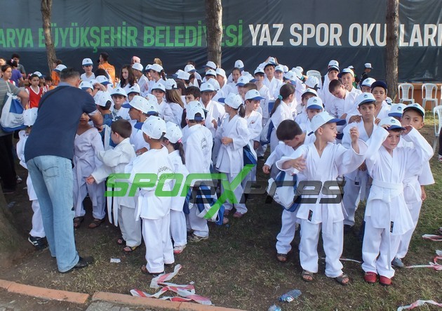 Akyazı Yaz Spor Okulları açılışı yapıldı