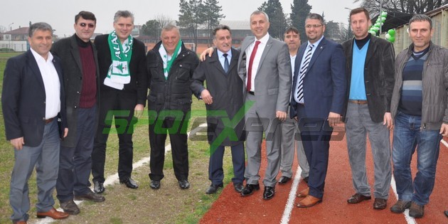 Alaağaçspor şampiyonluğu kutladı