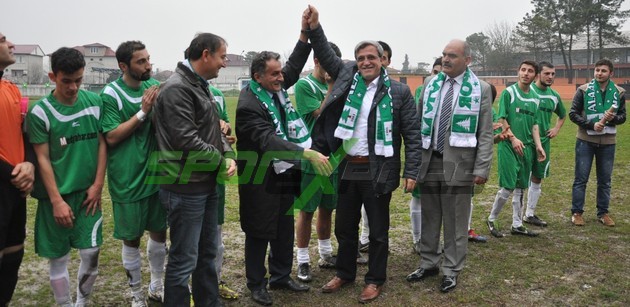 Alaağaçspor şampiyonluğu kutladı