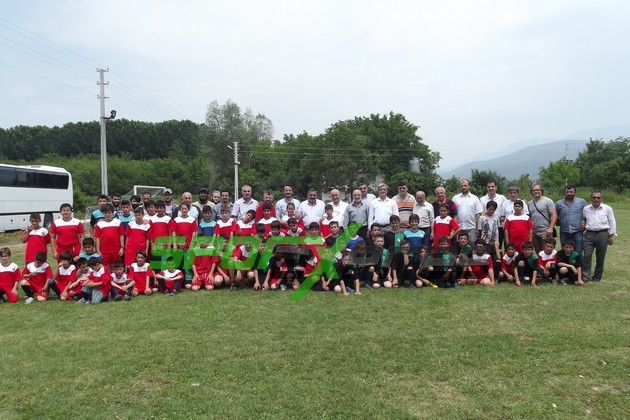 Alaağaçspor Dünya Yetimlerini Ağırladı