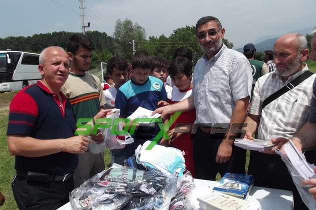 Alaağaçspor Dünya Yetimlerini Ağırladı
