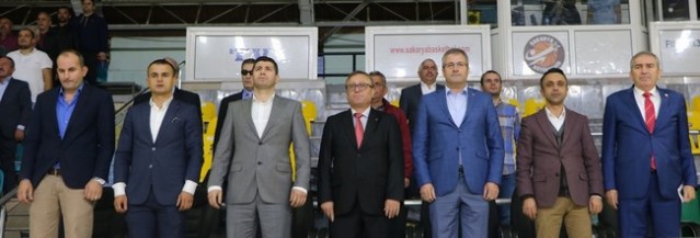 Amatörlere Gençlik Spordan Malzeme Desteği