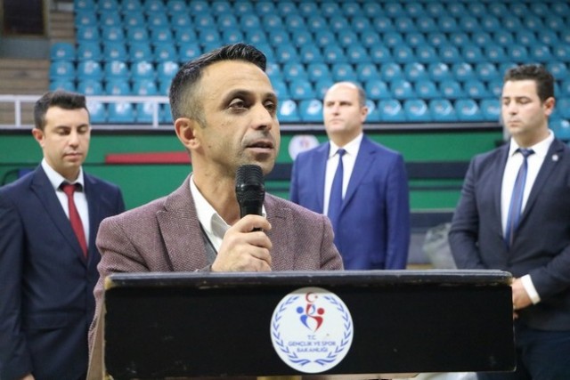 Amatörlere Gençlik Spordan Malzeme Desteği