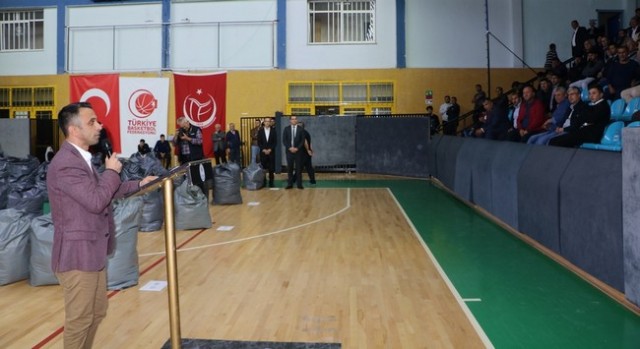Amatörlere Gençlik Spordan Malzeme Desteği