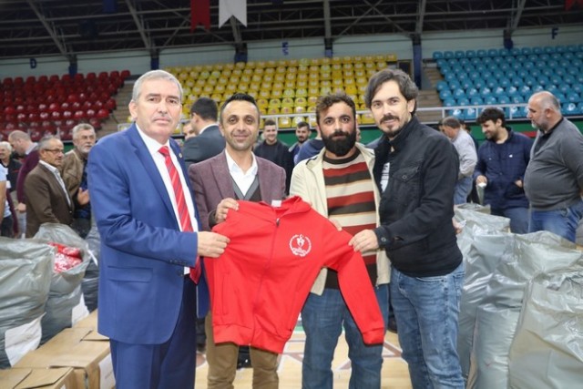 Amatörlere Gençlik Spordan Malzeme Desteği
