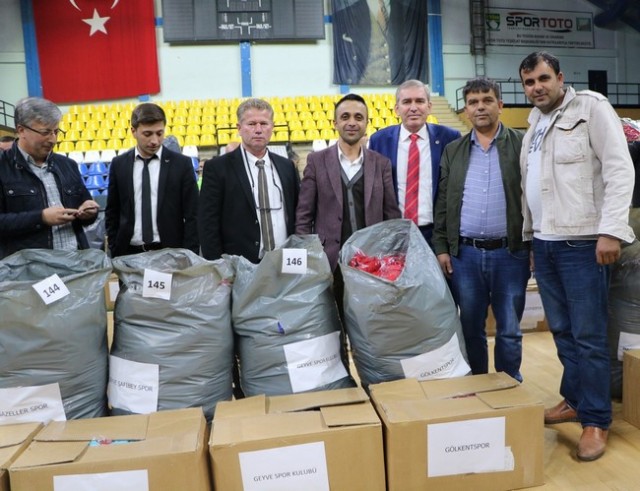 Amatörlere Gençlik Spordan Malzeme Desteği