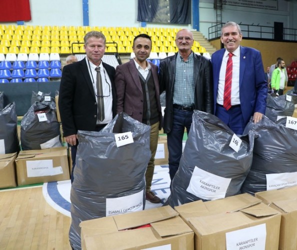 Amatörlere Gençlik Spordan Malzeme Desteği
