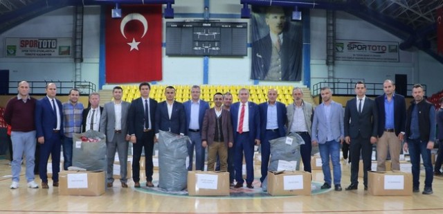Amatörlere Gençlik Spordan Malzeme Desteği