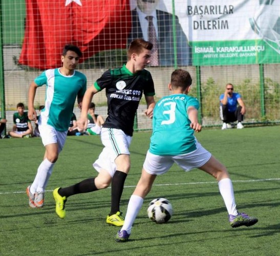 Arifiye'de 2016 Şampiyonu Üzeyir Garih Ortaokulu