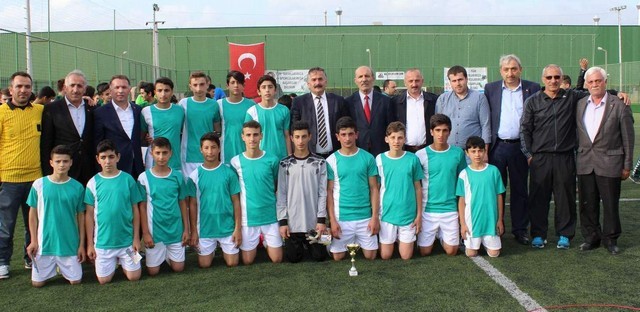 Arifiye'de 2016 Şampiyonu Üzeyir Garih Ortaokulu