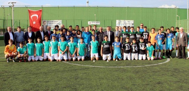 Arifiye'de 2016 Şampiyonu Üzeyir Garih Ortaokulu