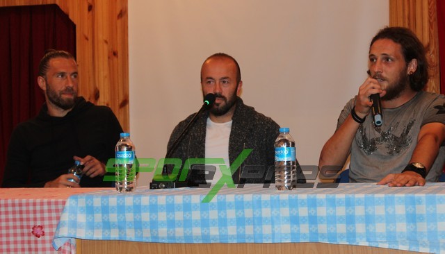 Sakaryasporlu futbolcular öğrencilerle buluştu