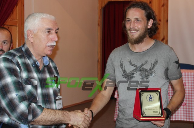 Sakaryasporlu futbolcular öğrencilerle buluştu