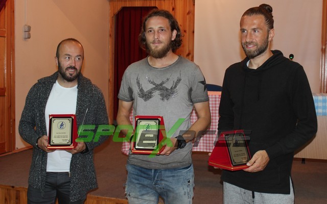 Sakaryasporlu futbolcular öğrencilerle buluştu