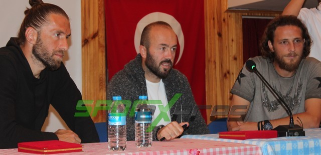 Sakaryasporlu futbolcular öğrencilerle buluştu