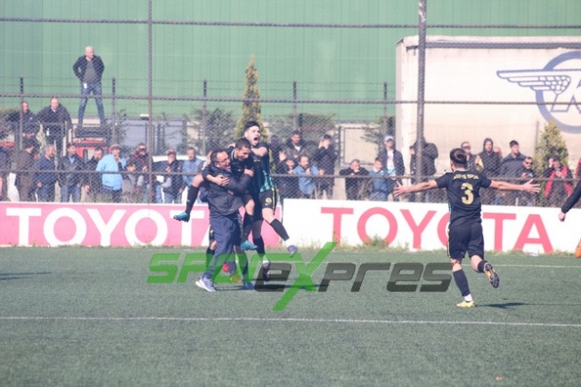 Arifiyespor-Adapazarıspor maçı fotoğrafları