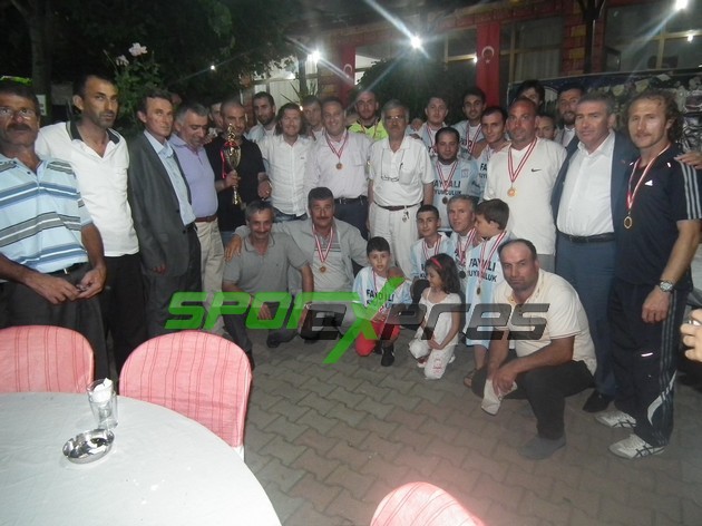 AS Kuzulukspor Şampiyonluğu Kutladı