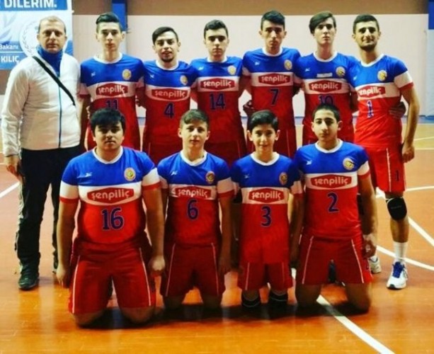 Gençler Voleybolda şampiyonlar kupalarını aldı