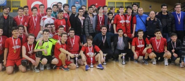 Gençler Voleybolda şampiyonlar kupalarını aldı