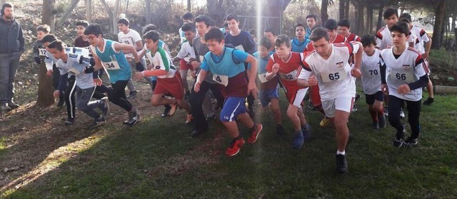 Okullu yıldız ve  gençler yarıştı