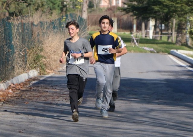 Atletizmde Yıldız ve Gençler Yarıştı