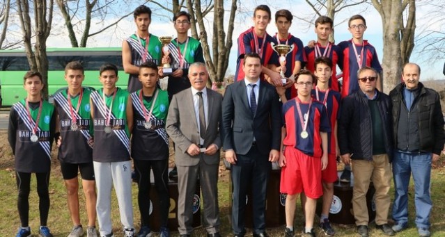 Atletizmde Yıldız ve Gençler Yarıştı