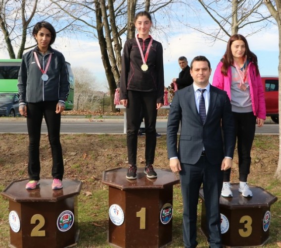 Atletizmde Yıldız ve Gençler Yarıştı