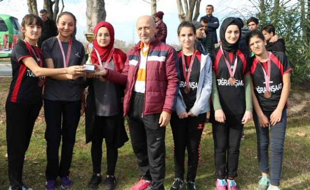 Atletizmde Yıldız ve Gençler Yarıştı