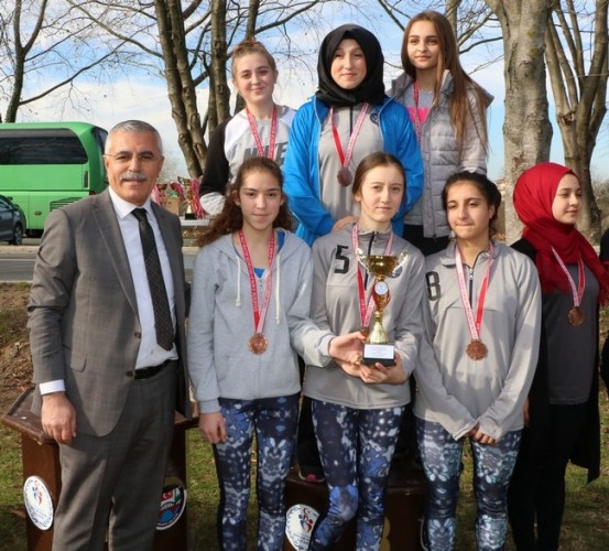 Atletizmde Yıldız ve Gençler Yarıştı