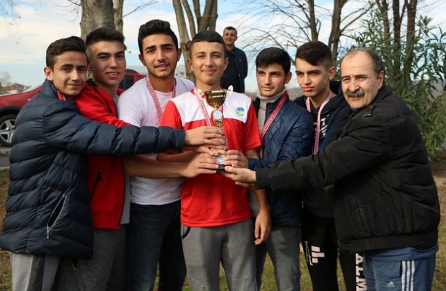 Atletizmde Yıldız ve Gençler Yarıştı