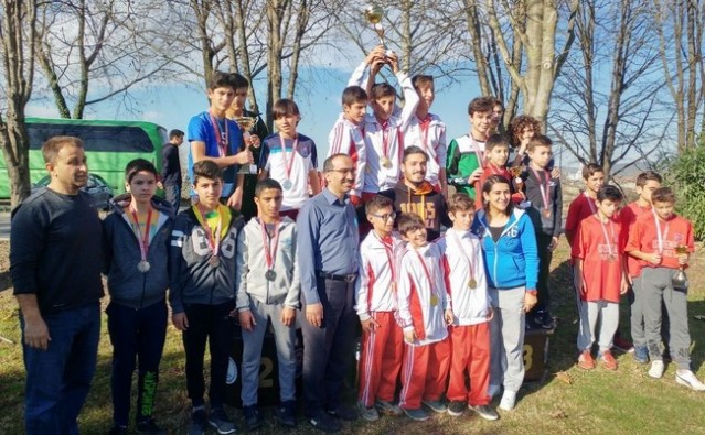Atletizmde Yıldız ve Gençler Yarıştı