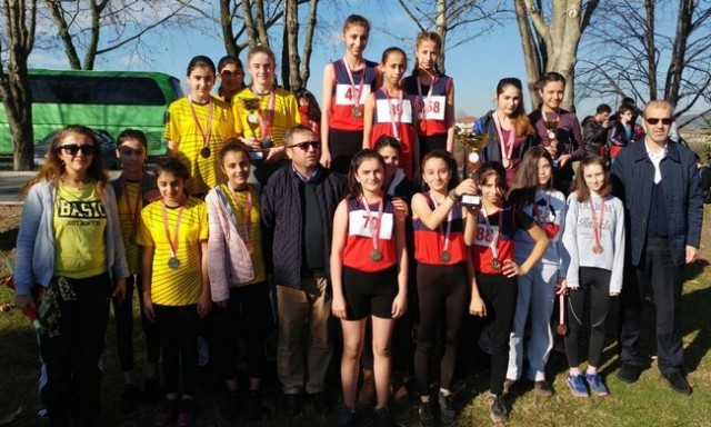Atletizmde Yıldız ve Gençler Yarıştı