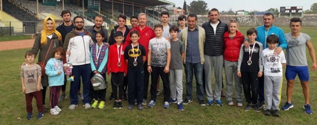 Atletler Amatör Spor Haftası İçin Yarıştı